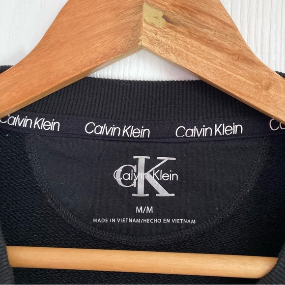 Calvin Klein Sweatshirt - Picture 2 of 3